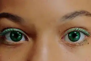 Teinture des sourcils au henné